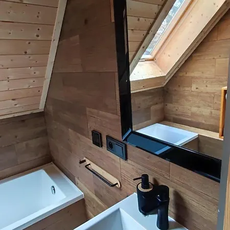 Dom wakacyjny Dom Drewniany Z Sauna I Jacuzzi W Szklarskiej Porebie *